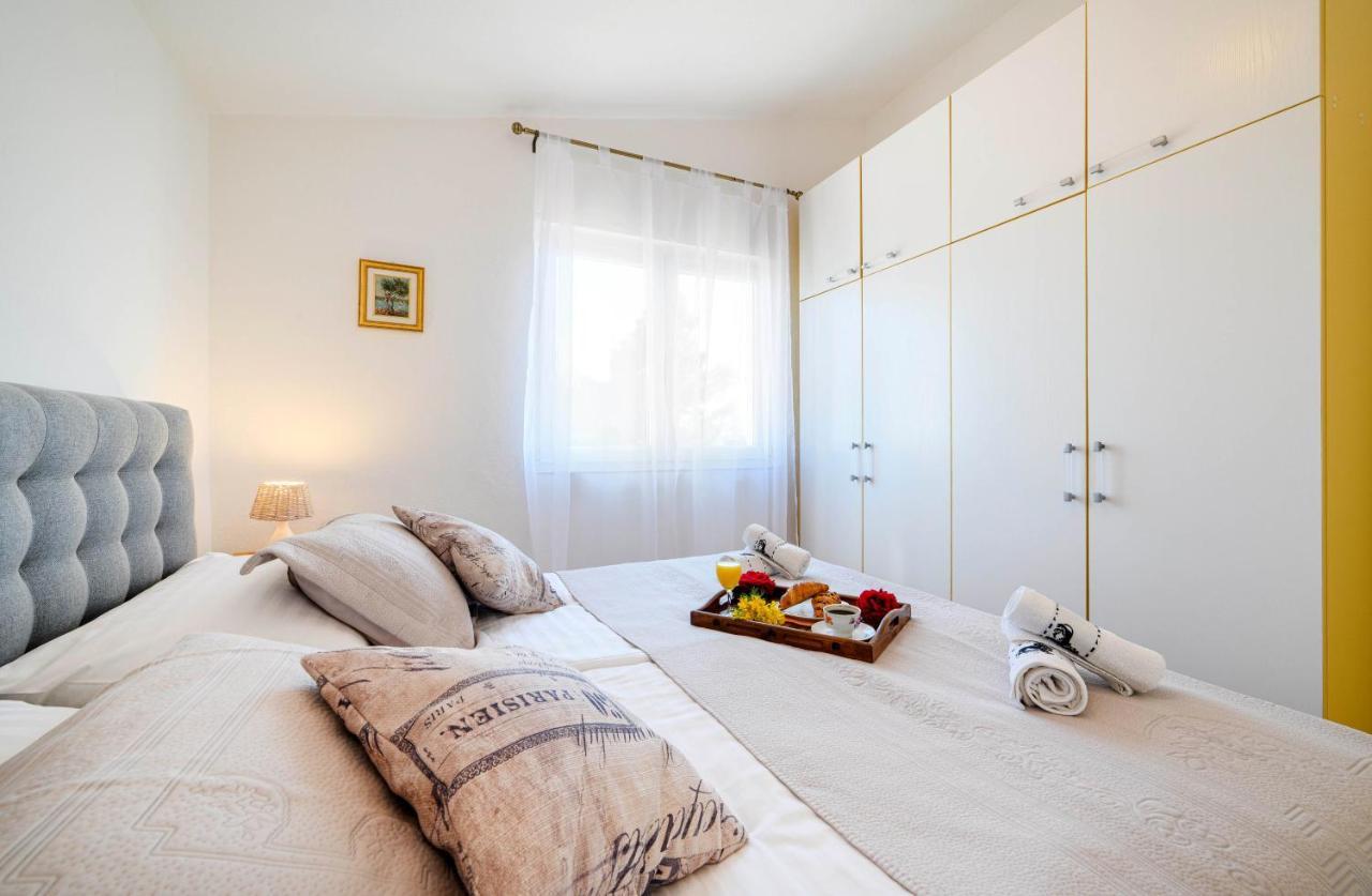 Apartment Busac Жаборич Екстер'єр фото
